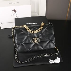 Chanel 19 Medium in Quilted Shiny Calfskin